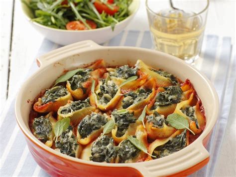 Pasta Shells With Spinach And Tomato Sauce Recipe EatSmarter