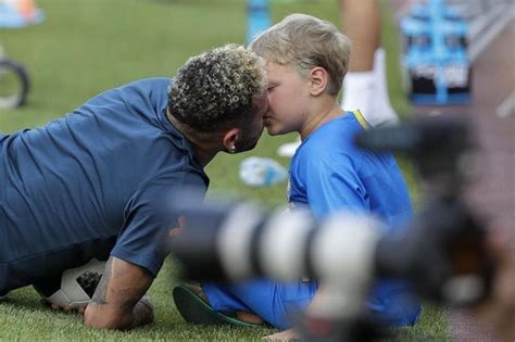 Neymar Y Su Hijo Desbordan Ternura En Sochi Tras El