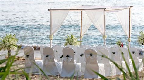 Weddings in villas with swimming pool, typical masseria for weddings in puglia, and other puglia wedding ideas. Ceremony on Adriatic sea: venues for seaside elope in Italy