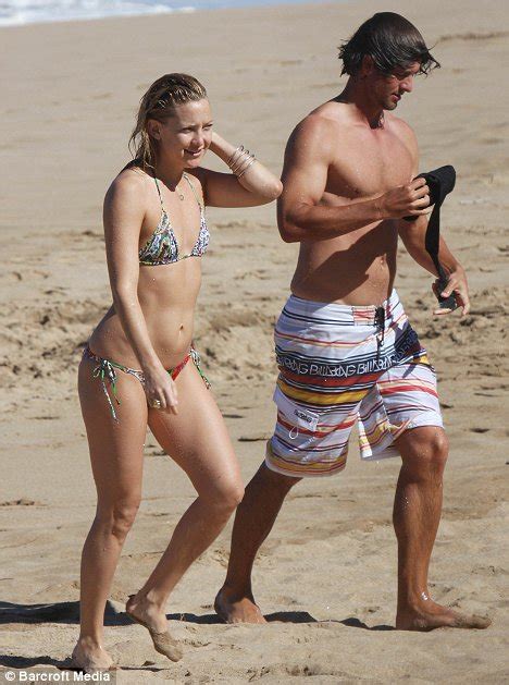 Romance Heats Up For Kate Hudson And Australian Golfer Adam Scott In Hawaii Daily Mail Online
