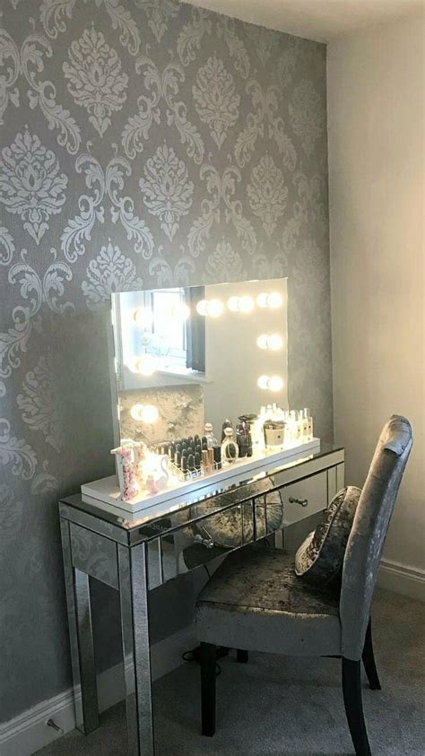 Chelsea Glitter Damask Wallpaper In Soft Grey And Silver Silver