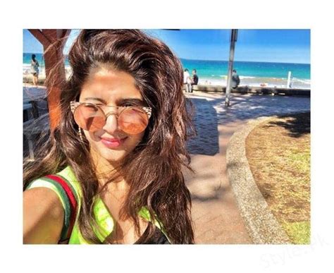 mawra hocane looks chic in her recent pictures from sydney style pk