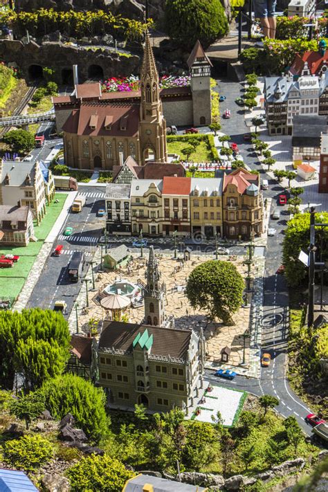 É em homenagem a esses imigrantes que o dia 25 de julho é feriado municipal. Kleine Welt - Gramado/RS - Brasilien Redaktionelles ...