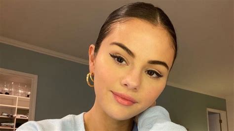 Selena Gomez Talks Rare Beauty Says Its ‘bigger Than Makeup