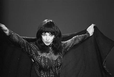 in your dreams kate bush performs “babooshka” on a french tv show kate bush albums queen