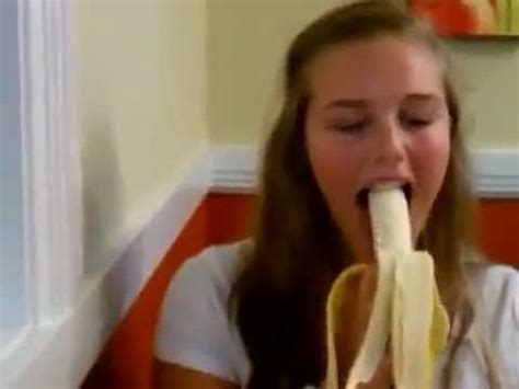 Mujeres Comiendo Bananas Women Eating Bananas YouTube