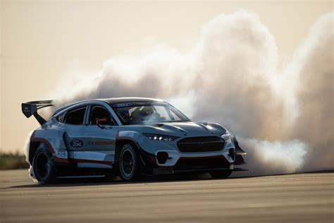 Ken Block Teste Le Mustang Mach E 1400 Prototype Motorlegend