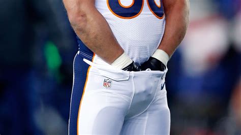 Wes Welker Puts His Hands Down His Pants To Stay Warm Sbnation Com