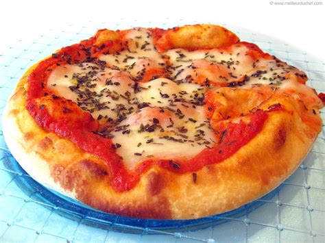 Pizza margherita Recette de cuisine illustrée MeilleurduChef com