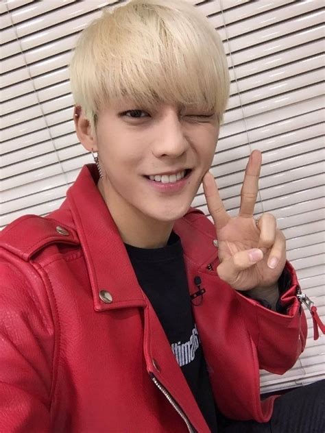 Eunkwang, minhyuk, changsub, and peniel. Pin by Guli on Minhyuk selfies in 2020 | Btob, Minhyuk ...
