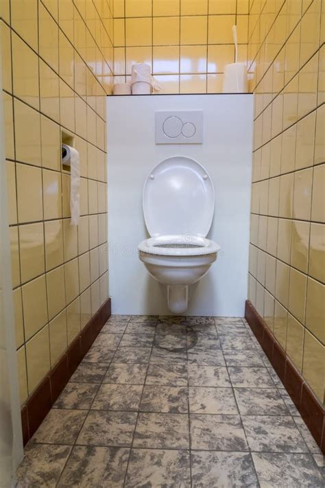 Openbaar Toilet Stock Afbeelding Image Of Ontwerp Binnen 167450669