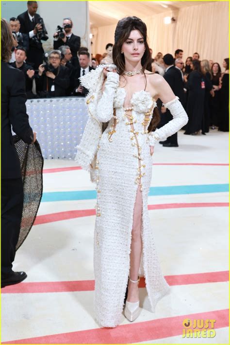 Anne Hathaway Pulls Her Versace Look Together With Pearl Pins At Met Gala 2023 Photo 4927442