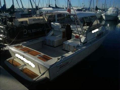 Even with small cabin cruisers you have the flexibility to visit to new ports, spend long weekends enjoying the boating lifestyle, or just kick back for a day of swimming and relaxing on the water. BOSTON WHALER 27 FULL CABIN in Tuscany | Power boats used ...