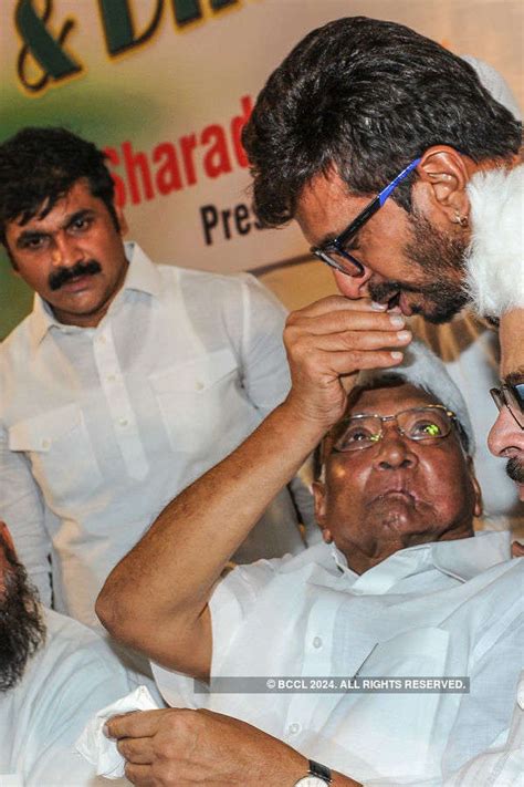 sharad pawar during the iftar party