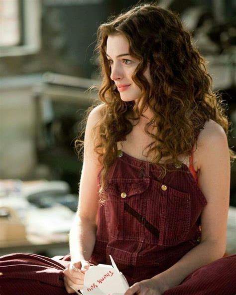 Anne Hathaway In Curly Hair Styles Hair Inspiration Anne