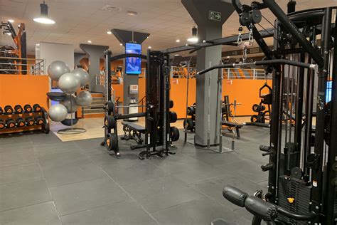 salle de sport basic fit la celle saint cloud