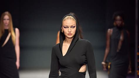 Versace Spring Ready To Wear Fashion Show Vogue