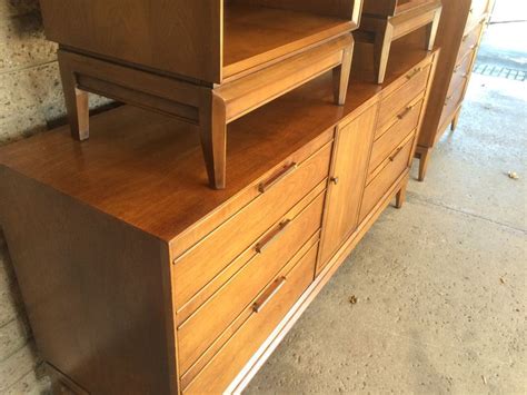 Keep books and other bedtime essentials close by with this nightstand. Drexel Mid Century Modern 4-Piece Bedroom Set - (2 ...