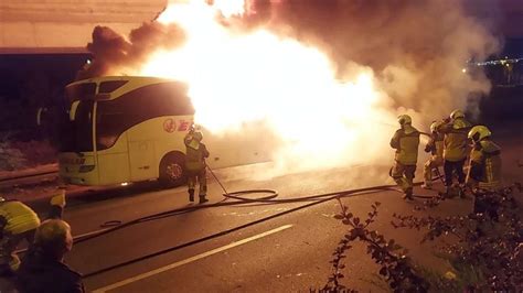 Seyir halindeki yolcu otobüsü yandı 33 yolcu yanarak can vermekten son