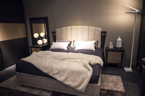 The best bedroom ceiling lights are ones that can go with many different styles so that if eventually you do want to redo your room's décor, you won't necessarily have to change all the lights again. 30+ Modern and Beautiful Bedroom Lighting Ideas - Live ...