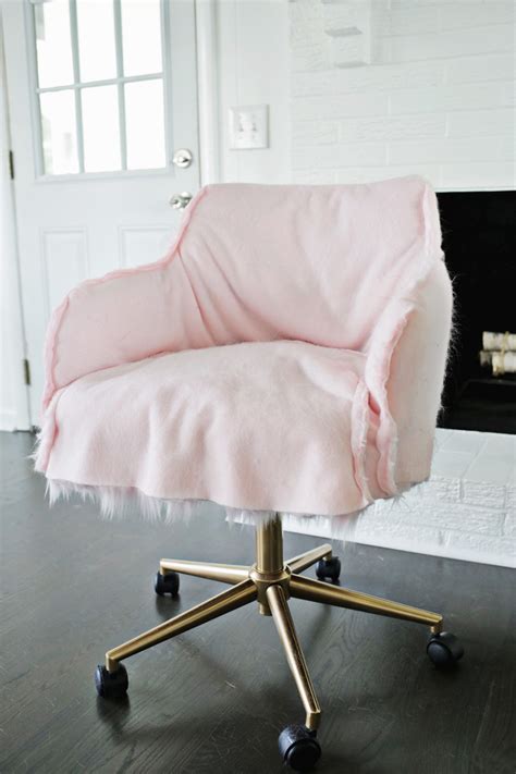 Check spelling or type a new query. Glam DIY Office Chair Makeover With Faux Fur - Shelterness