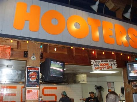 Hooters Closed 161 Photos And 303 Reviews 410 Market St Gaslamp