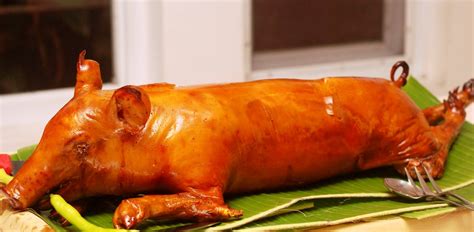 This recipe uses lechon kawali—deep fried pork instead of roasted—but you can totally use any kind of lechon 2. Philippines' Top 5 Most Popular Dishes - yummyomnomnomfood