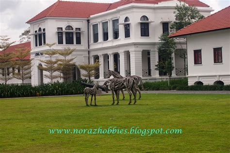 It was built by sultan abu bakar, the father of modern in 1866 and overlooks the straits of johor. Noraz Hobbies