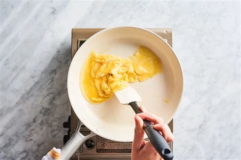 We Tested 4 Celebrity Chefs Favorite Nonstick Skillets Kitchn Pan
