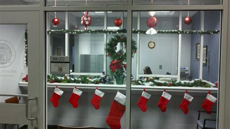 29 Office Christmas Decoration Ideas Themes Office Christmas 1000