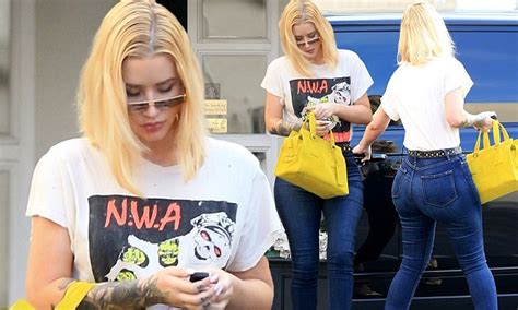 Iggy Azalea Shows Off Her Pert Derriere In Skintight Jeans