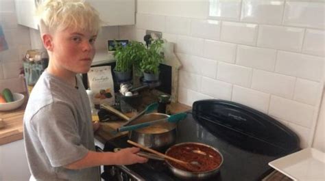 Gordon Ramsay Offers Job To Dwarf Teen Banned From College Internet