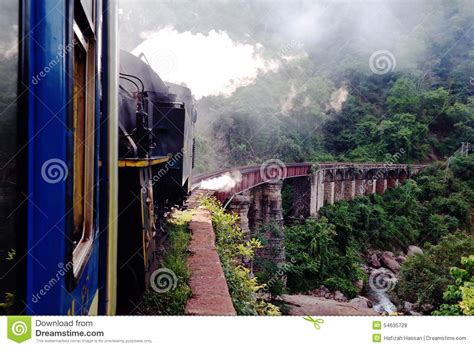 Ferrocarril De La Montaña De Nilgiri Foto De Archivo Imagen De Tren