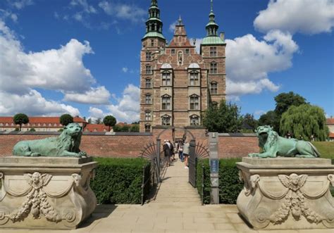 Statues Resting Lions Kings Gardens Rosenborg Copenhagen