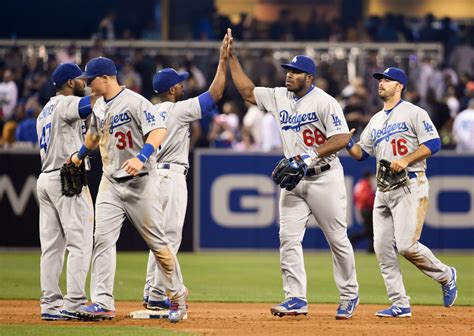 Plane Carrying Dodgers Makes Emergency Landing At Lax Ktla