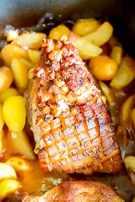 Roast in the preheated oven for 50 to 55 minutes. How to Cook a Boneless Pork Loin Roast [+VIDEO ...