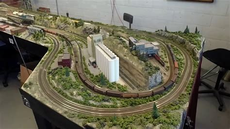 Trains Running On The N Scale Model Railroad Tc Museum Nashville