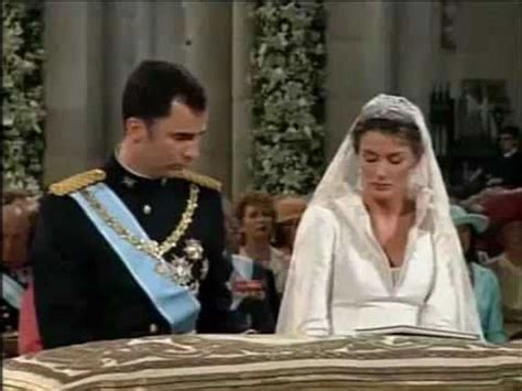 Prince philip became king when his father abdicated the crown. Letizia Ortiz Boda con Felipe de Borbon - 2/3 - YouTube