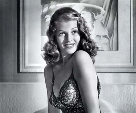 The Story Behind Rita Hayworths Iconic Pin Up Photo 1941 Rare