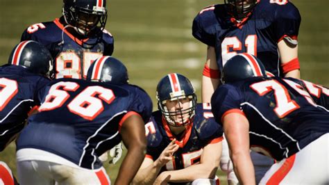 Deaf People Invented the Football Huddle…and Then Stopped Using It | Mental Floss