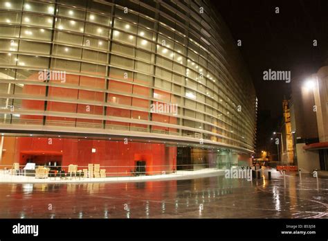 Night View Of Curve Leicesters New Theatre Designed By Rafael Vinoly