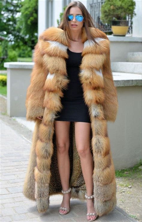 Pin By Jeffery Axes On Hot Fur Long Fur Coat Fur Fashion Fox Fur Coat