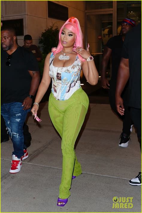 Nicki Minaj Looks So Fierce While Checking Out Of Nyc Hotel After The