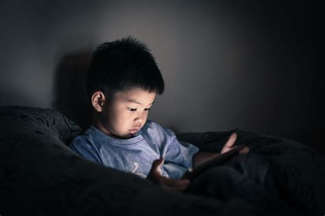 Research Study Says That Children Stare At A Screen 7 Hours A Day