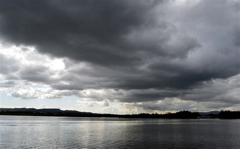 Tour Scotland Tour Scotland Video Photographs Rain Clouds Loch Leven