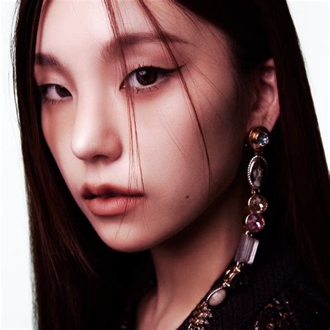 ninja yeji 🖤 is ellekorea s may issue cover star on twitter rt fiveofitzy yeji has been