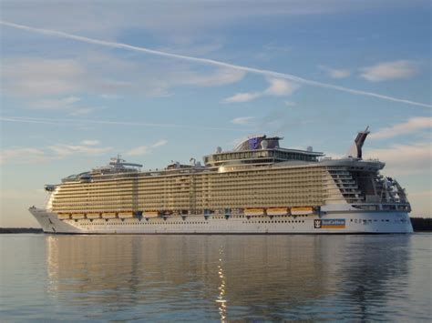 Comparison Of The Largest Cruise Ships The Royal Caribbean Oasis The