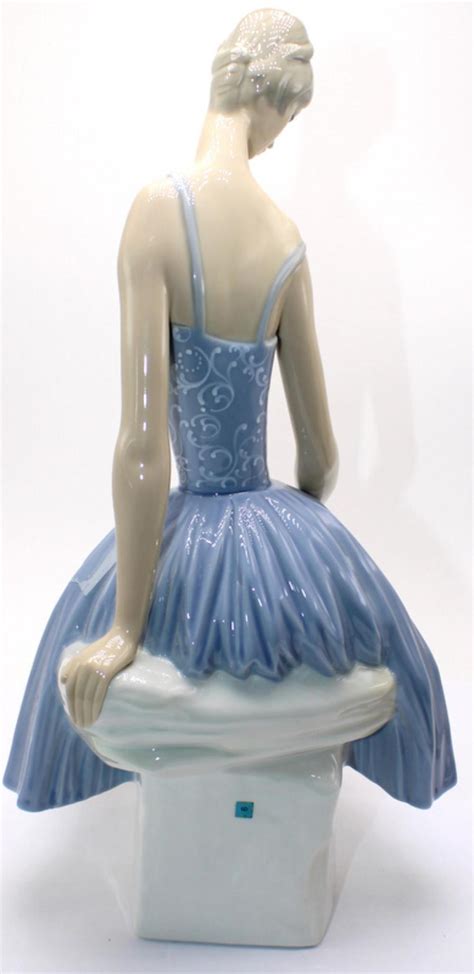 Lladro Gress Seated Ballerina Dancer Porcelain Figure