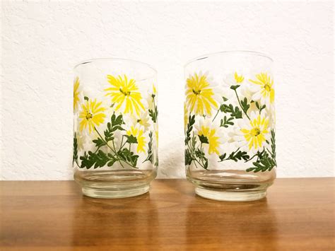 vintage kitchen 60s 70s embossed daisy flower tumbler glasses etsy vintage kitchen daisy