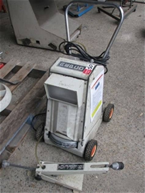 Always make sure that the adapters and the wheel are clean and undamaged. On car wheel balancer, Repco, model: 409, complete with ...